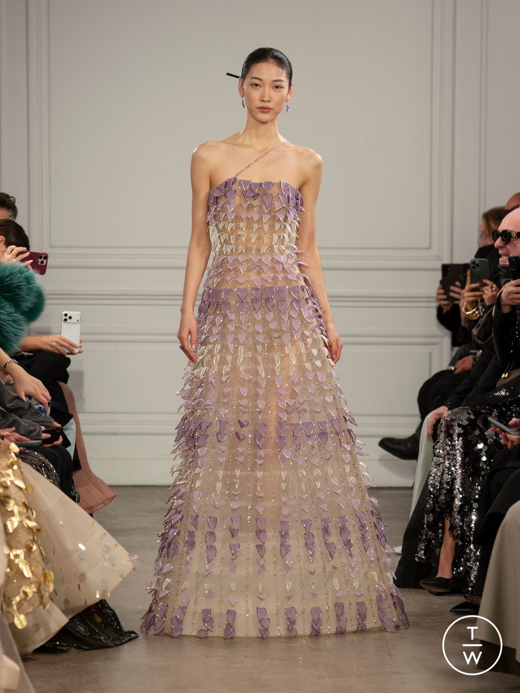 Fashion Week Paris Spring/Summer 2026 look 32 from the Phan Huy collection couture