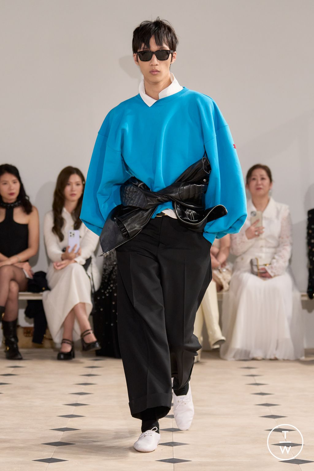 Fashion Week Paris Spring/Summer 2026 look 32 from the Celine collection menswear