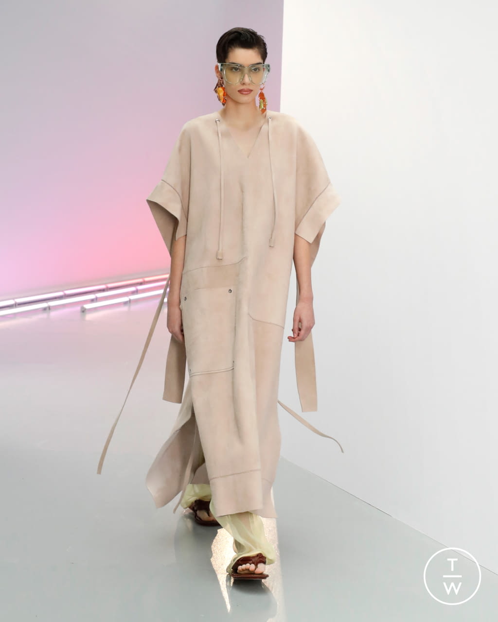Fashion Week Paris Spring/Summer 2021 look 32 from the Acne Studios collection womenswear