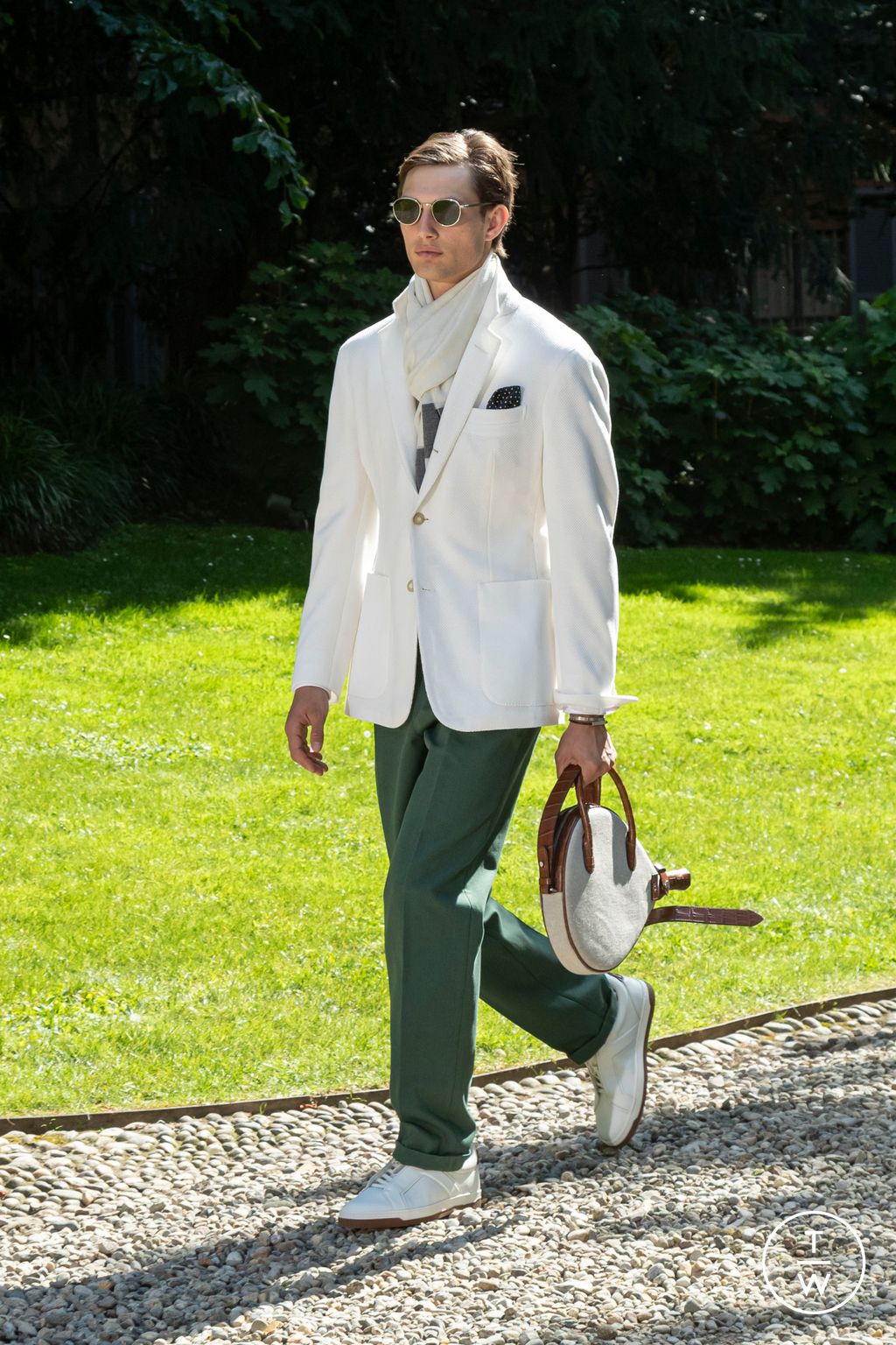 Fashion Week Milan Spring-Summer 2025 look 33 from the Dunhill collection menswear