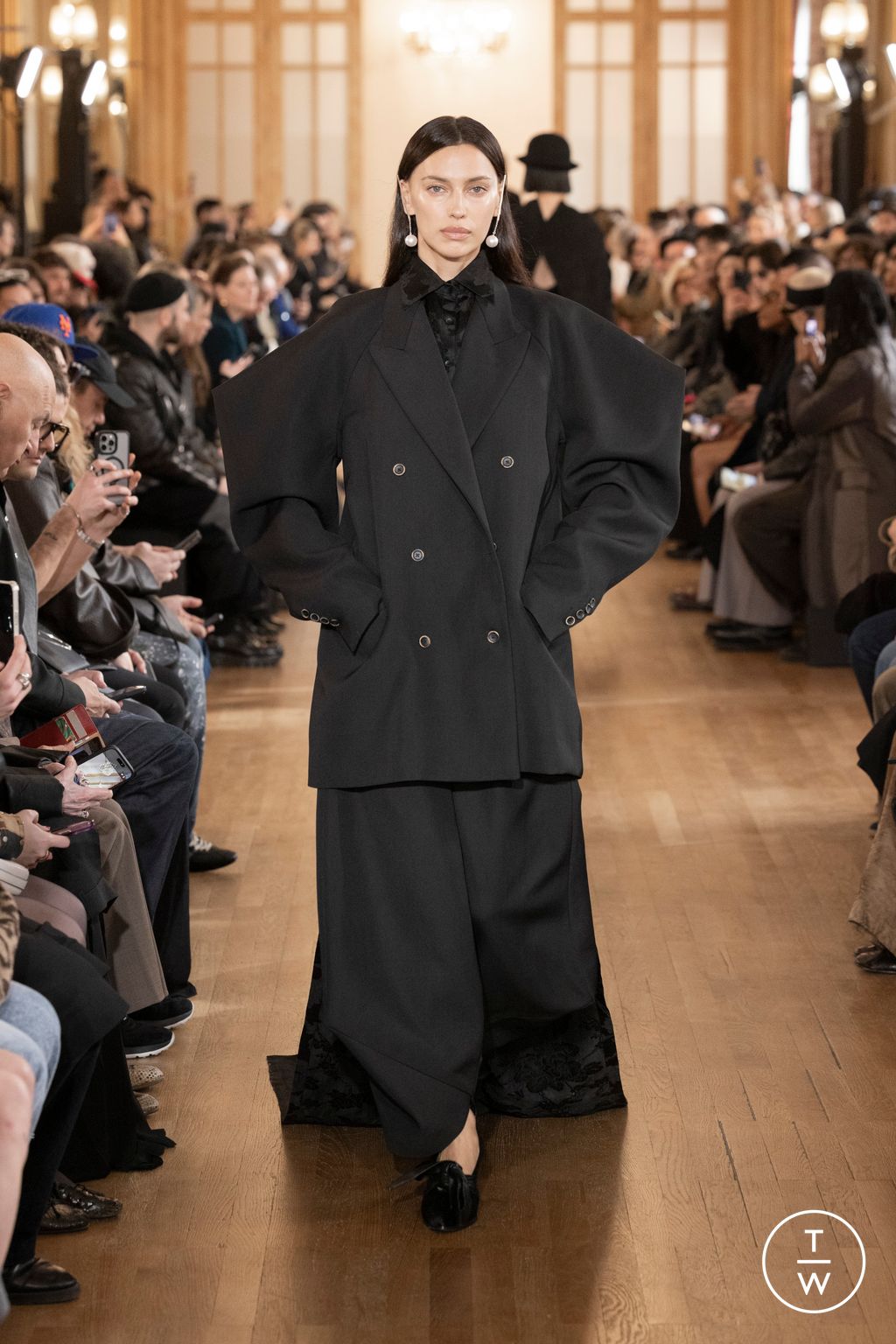 Fashion Week Paris Fall/Winter 2026 look 33 from the Uma Wang collection 女装