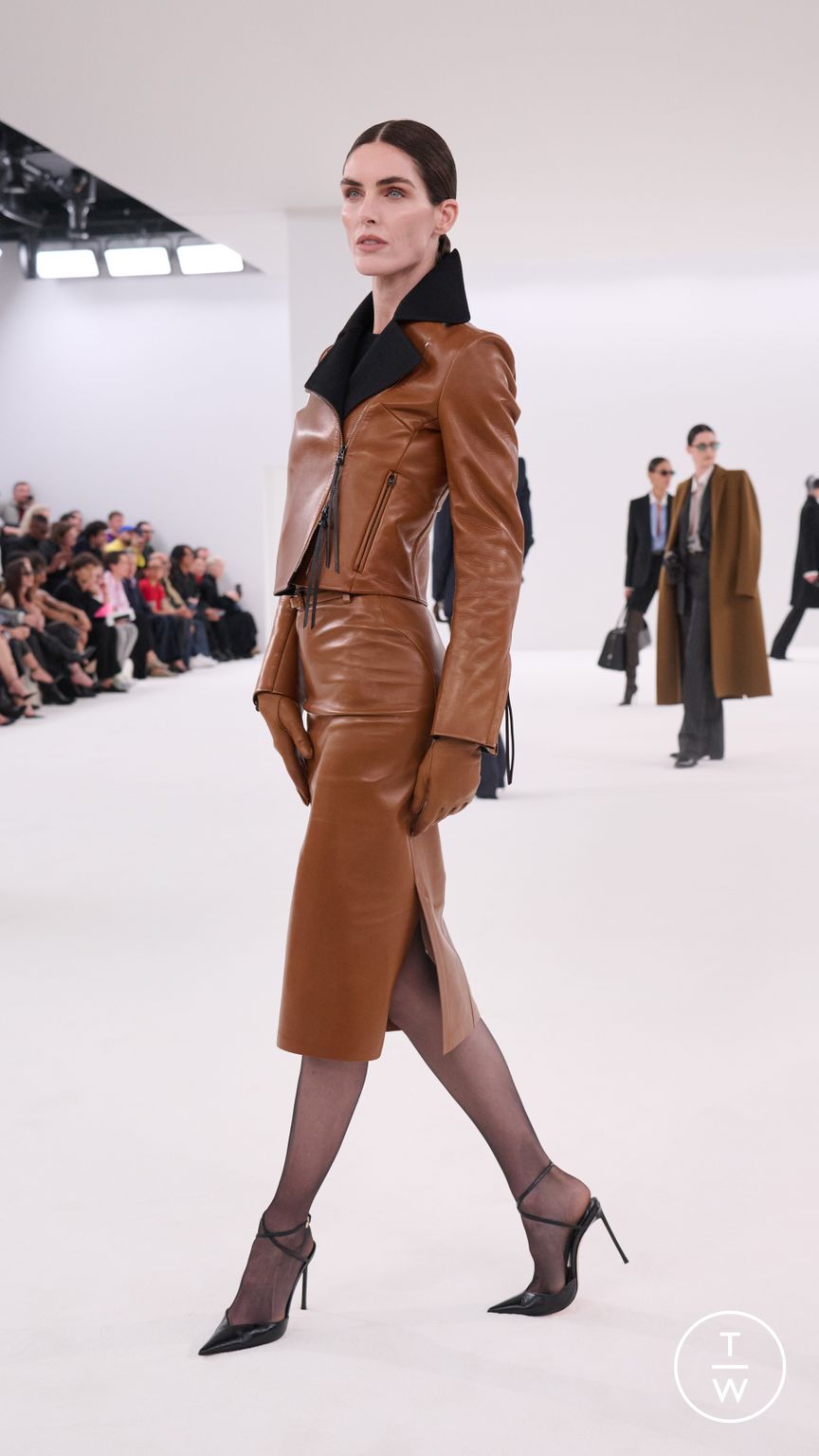 Fashion Week Paris Fall/Winter 2026 look 31 from the Tom Ford collection womenswear