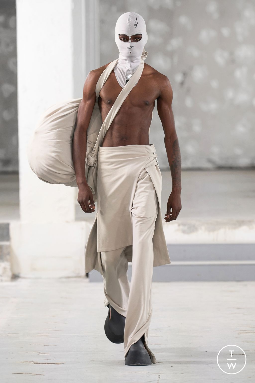 Fashion Week Paris Spring/Summer 2023 look 33 from the Heliot Emil collection womenswear