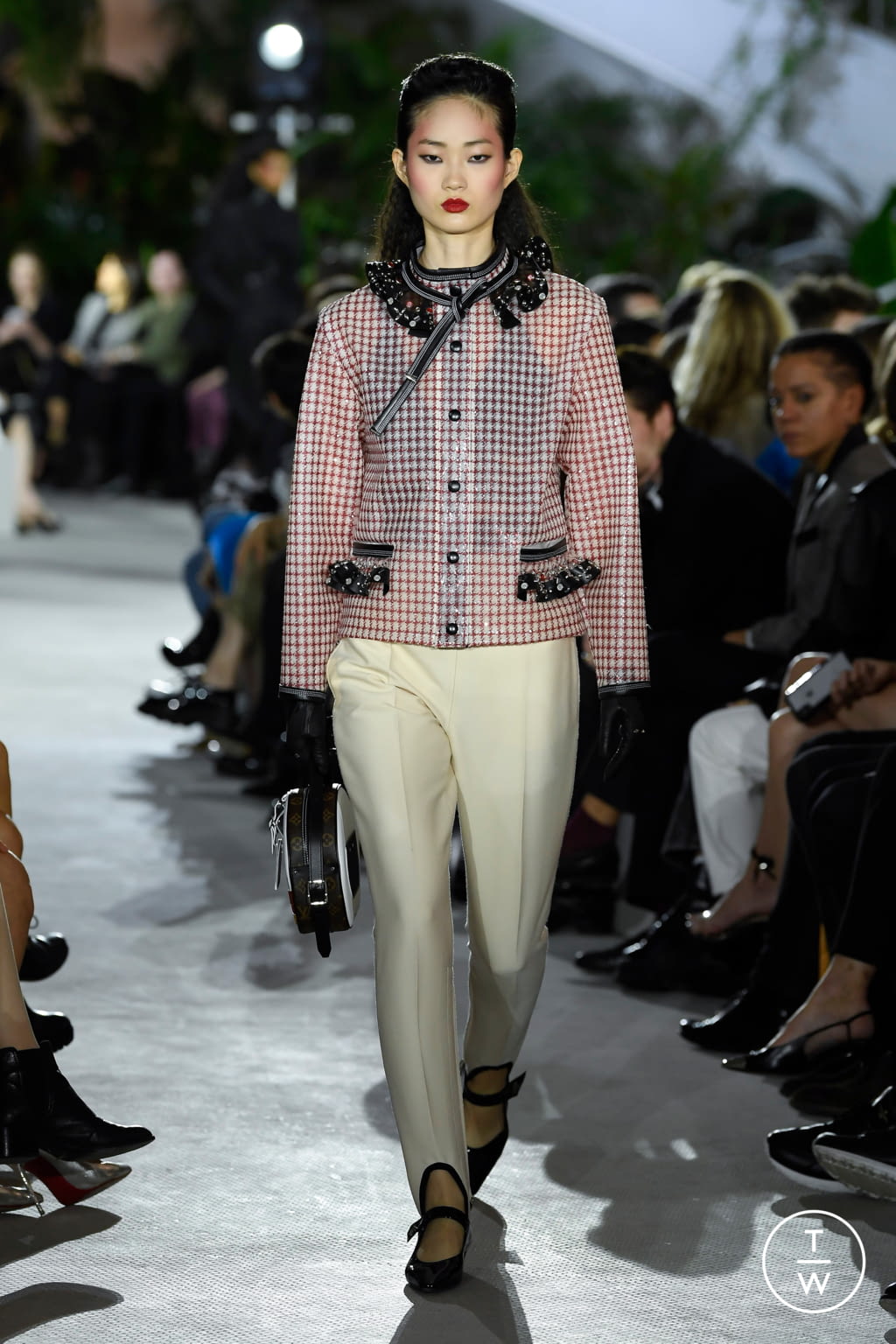 Fashion Week Paris Resort 2020 look 33 from the Louis Vuitton collection womenswear