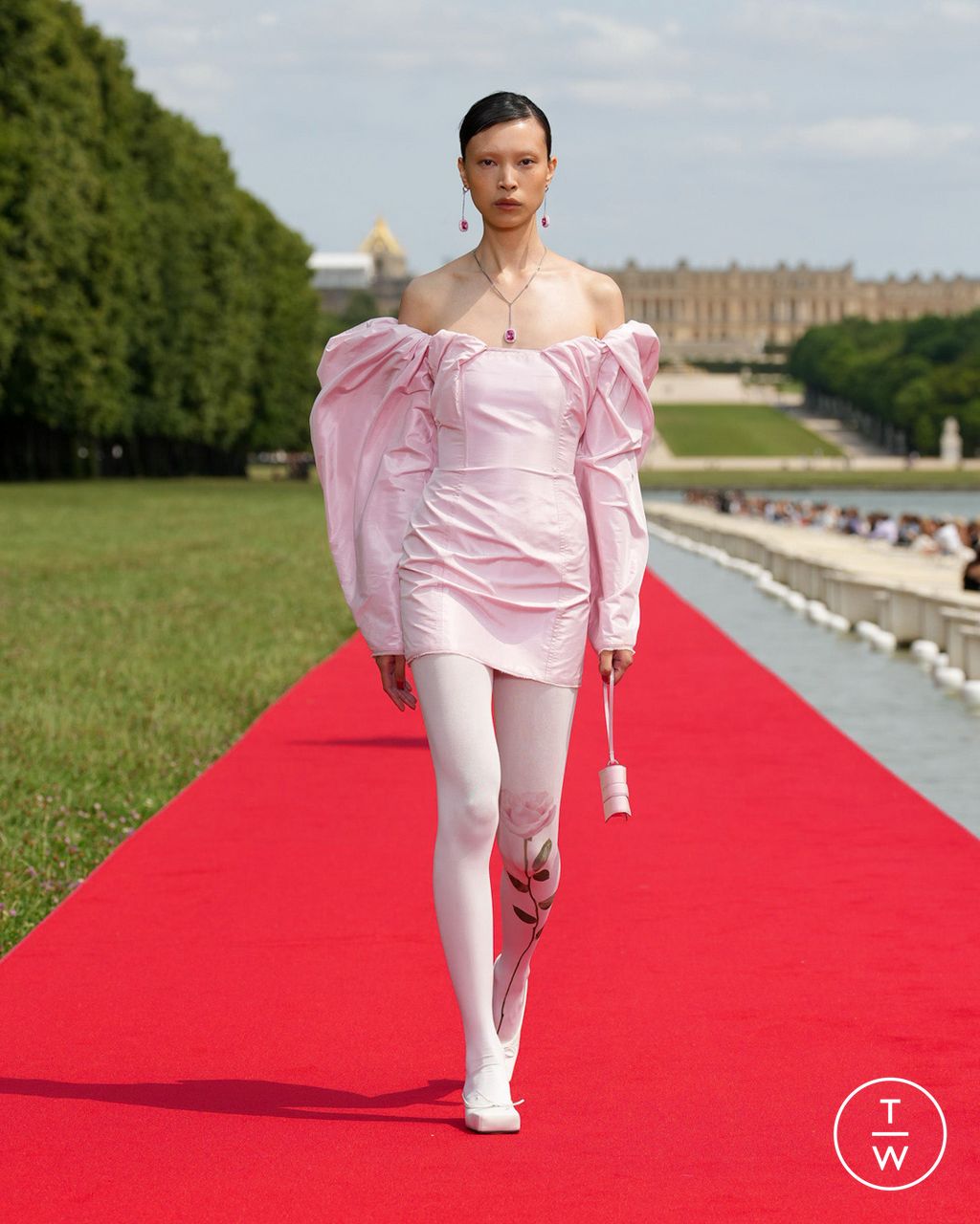 Fashion Week Paris Fall/Winter 2023 look 33 from the Jacquemus collection 女装