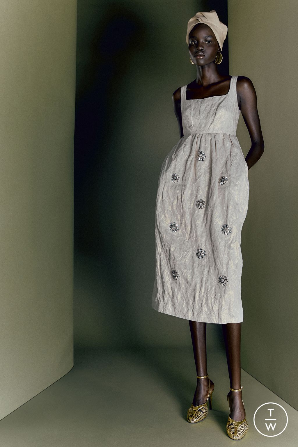 Fashion Week London Pre-Fall 2026 look 33 from the Huishan Zhang collection 女装