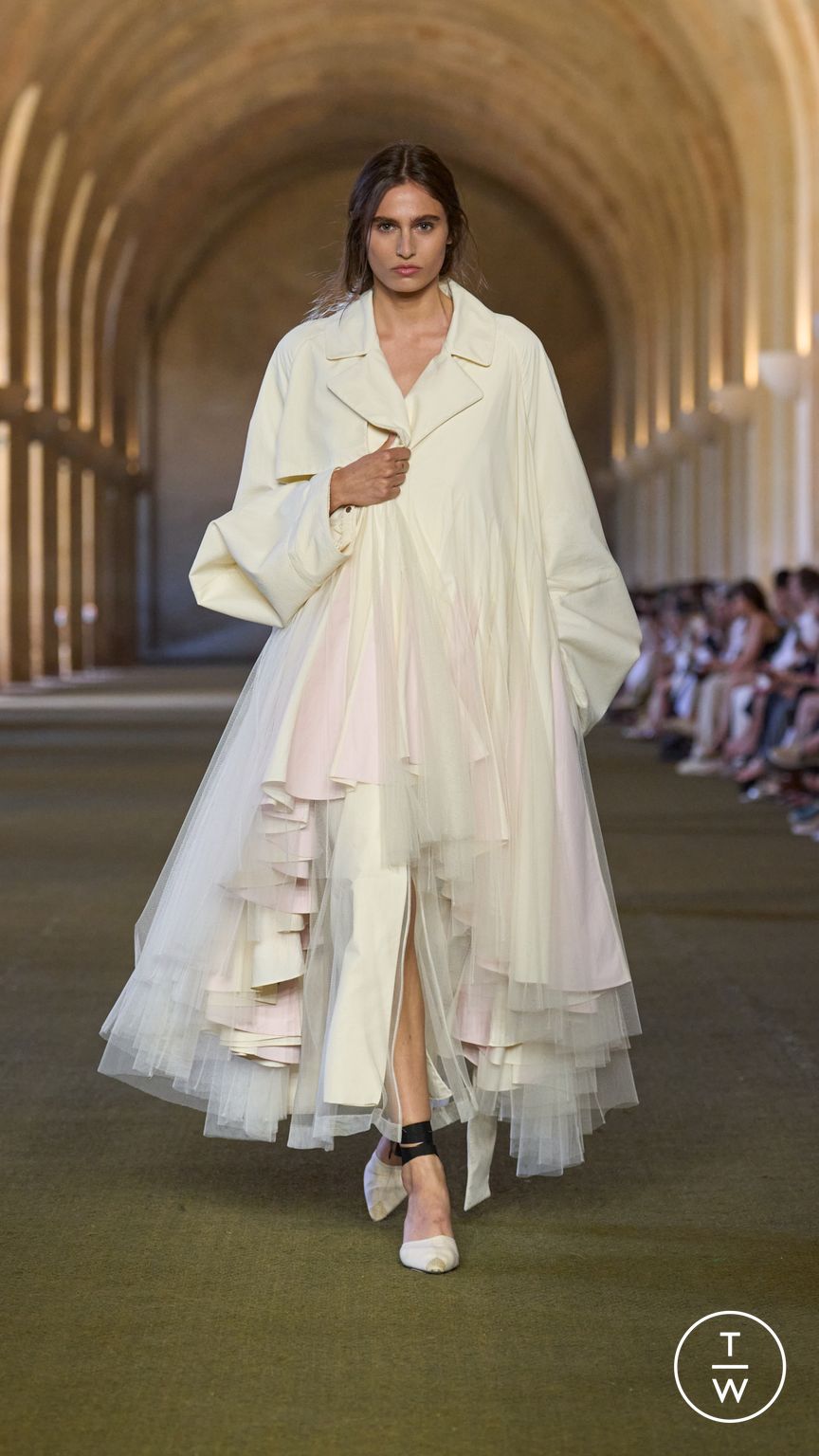 Fashion Week Paris Spring/Summer 2026 look 34 de la collection Jacquemus menswear