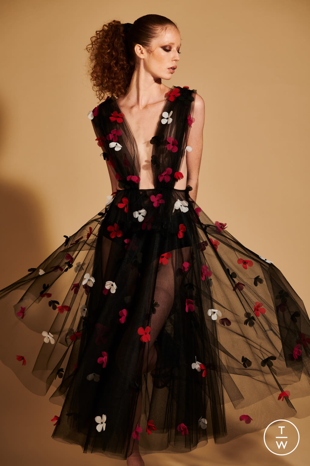 Fashion Week New York Pre-Fall 2022 look 34 from the Christian Siriano collection womenswear