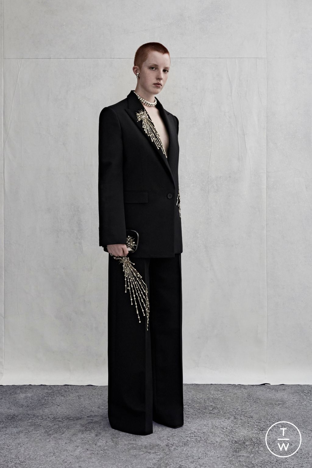 Fashion Week London Resort 2023 look 34 from the Alexander McQueen collection 女装