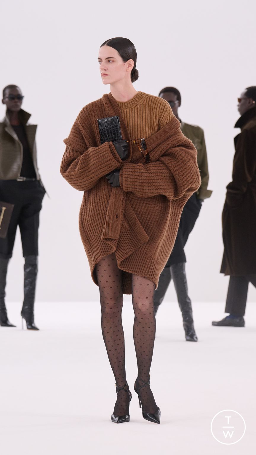 Fashion Week Paris Fall/Winter 2026 look 32 from the Tom Ford collection womenswear