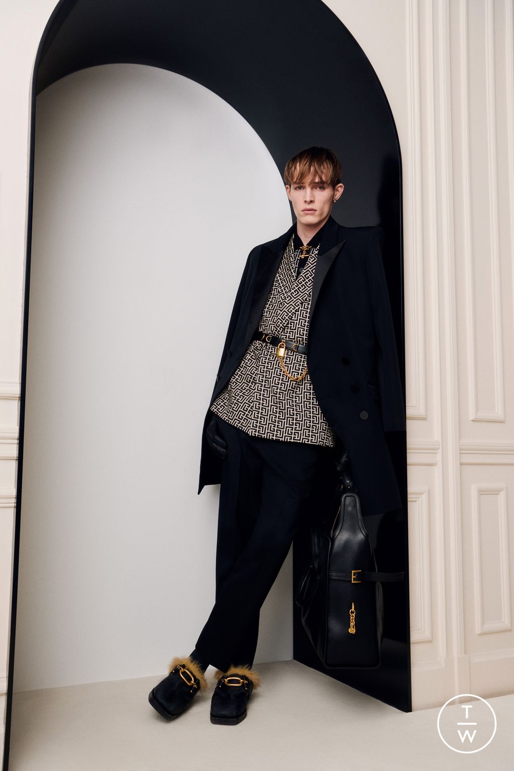 Fashion Week Paris Pre-Fall 2025 look 34 de la collection Balmain menswear