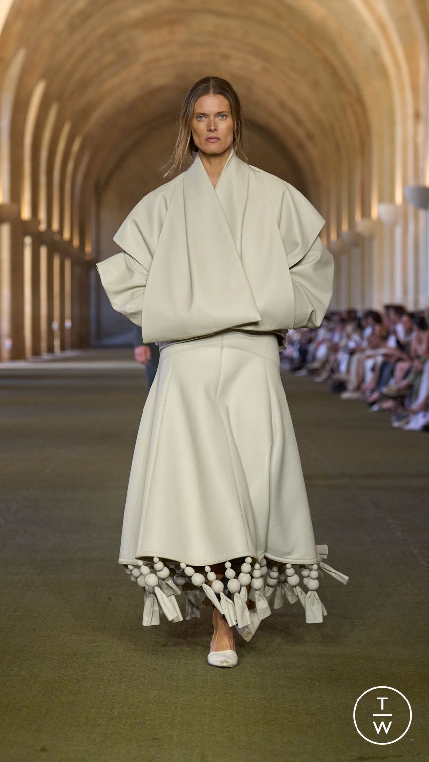 Fashion Week Paris Spring/Summer 2026 look 35 from the Jacquemus collection menswear