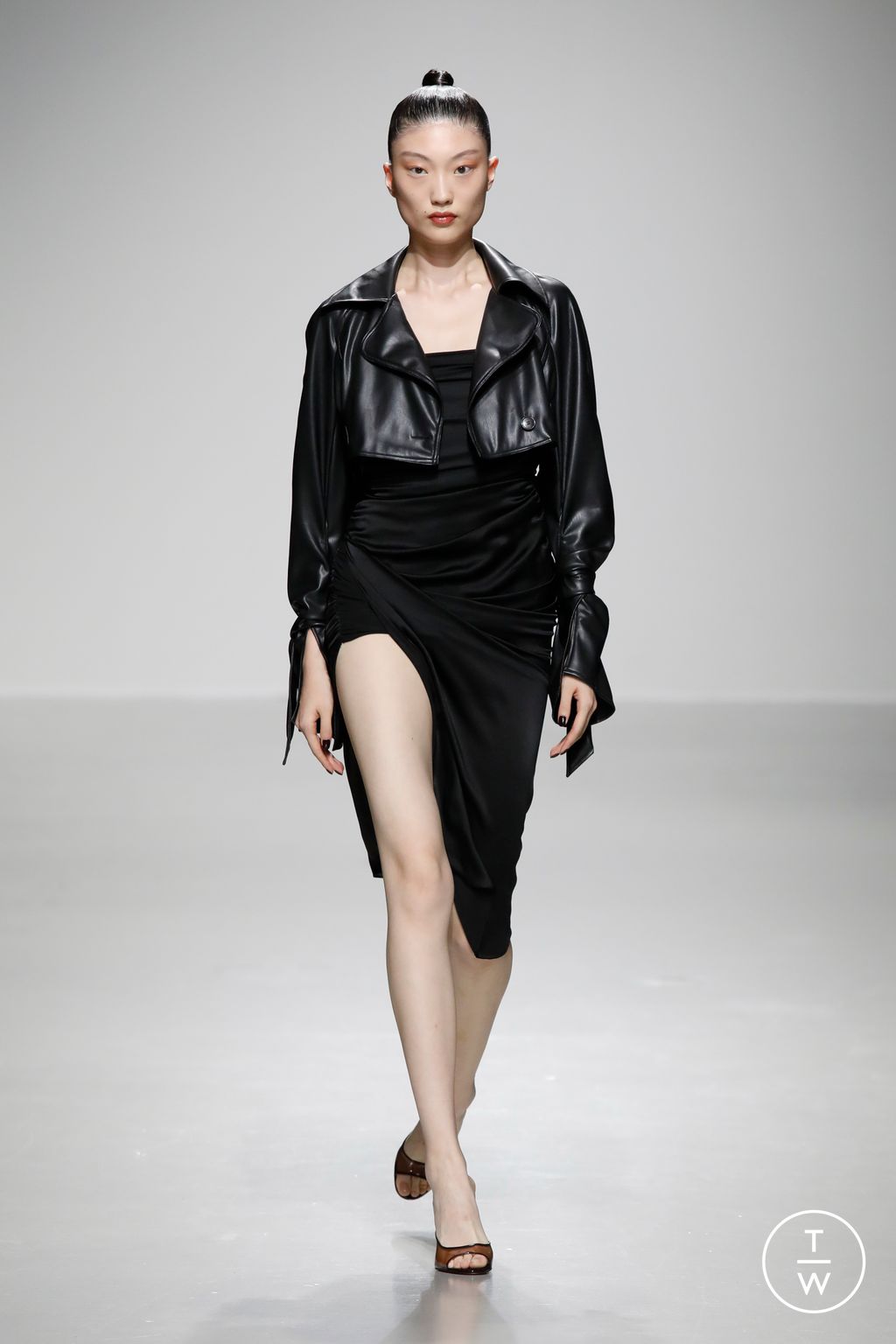 Fashion Week Paris Spring/Summer 2024 look 35 de la collection Atlein womenswear