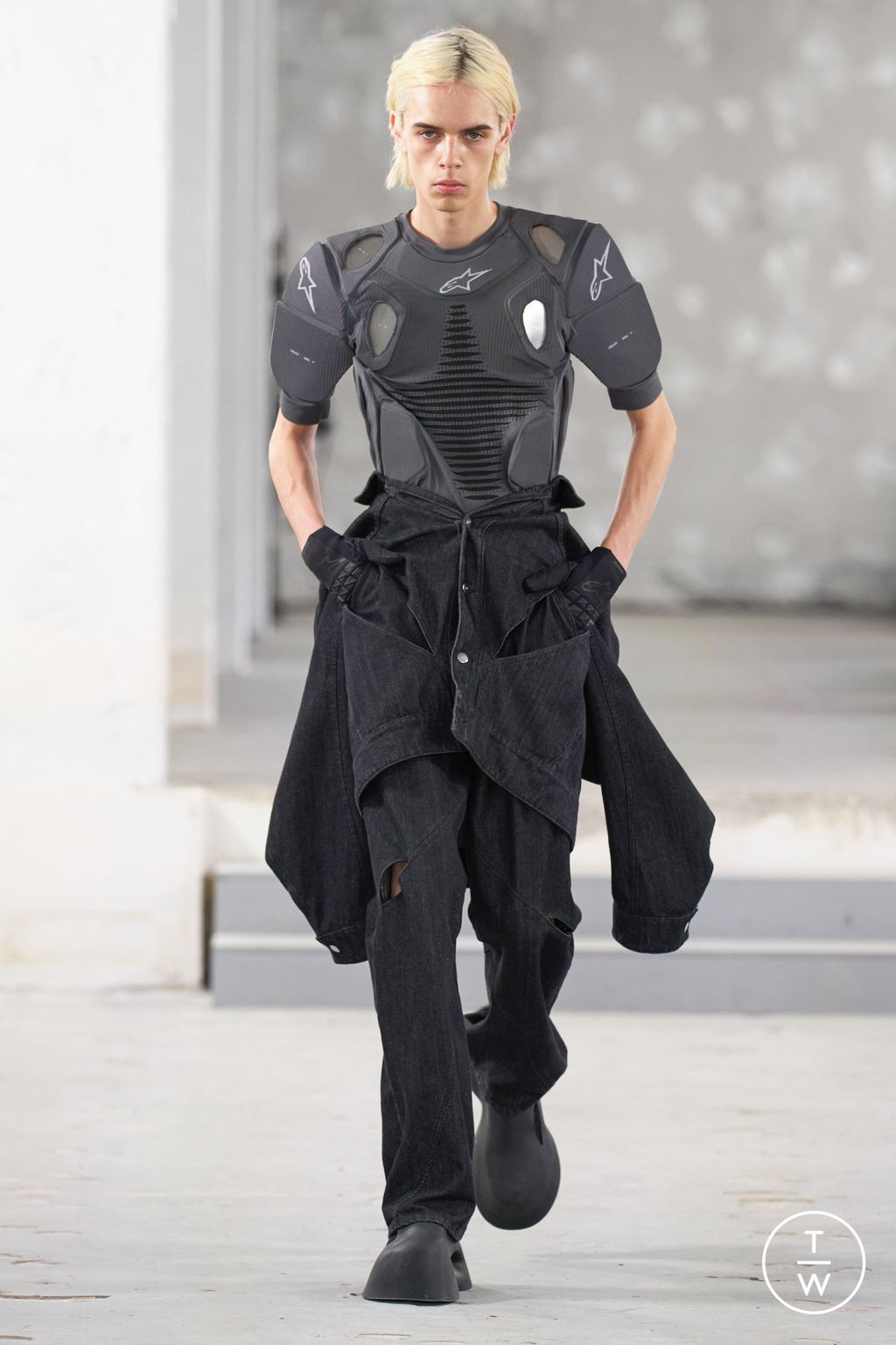 Fashion Week Paris Spring/Summer 2023 look 35 from the Heliot Emil collection womenswear