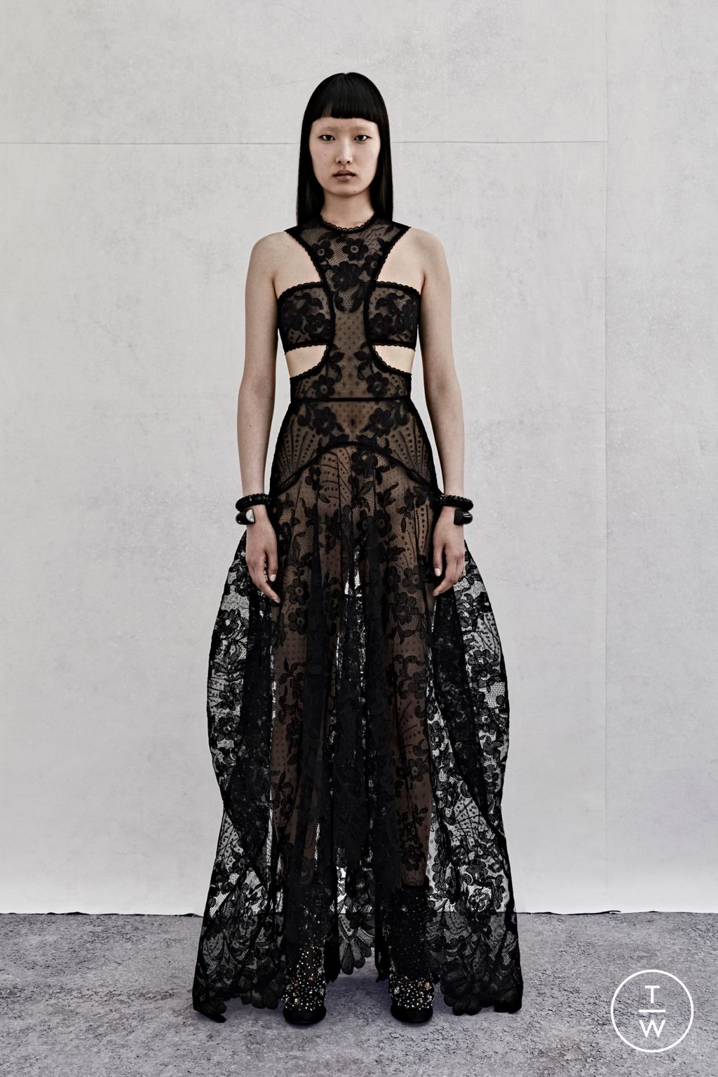 Fashion Week London Resort 2023 look 35 from the Alexander McQueen collection 女装