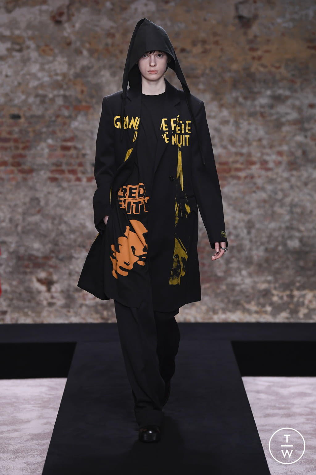 Fashion Week London Fall/Winter 2022 look 35 from the Raf Simons collection 女装