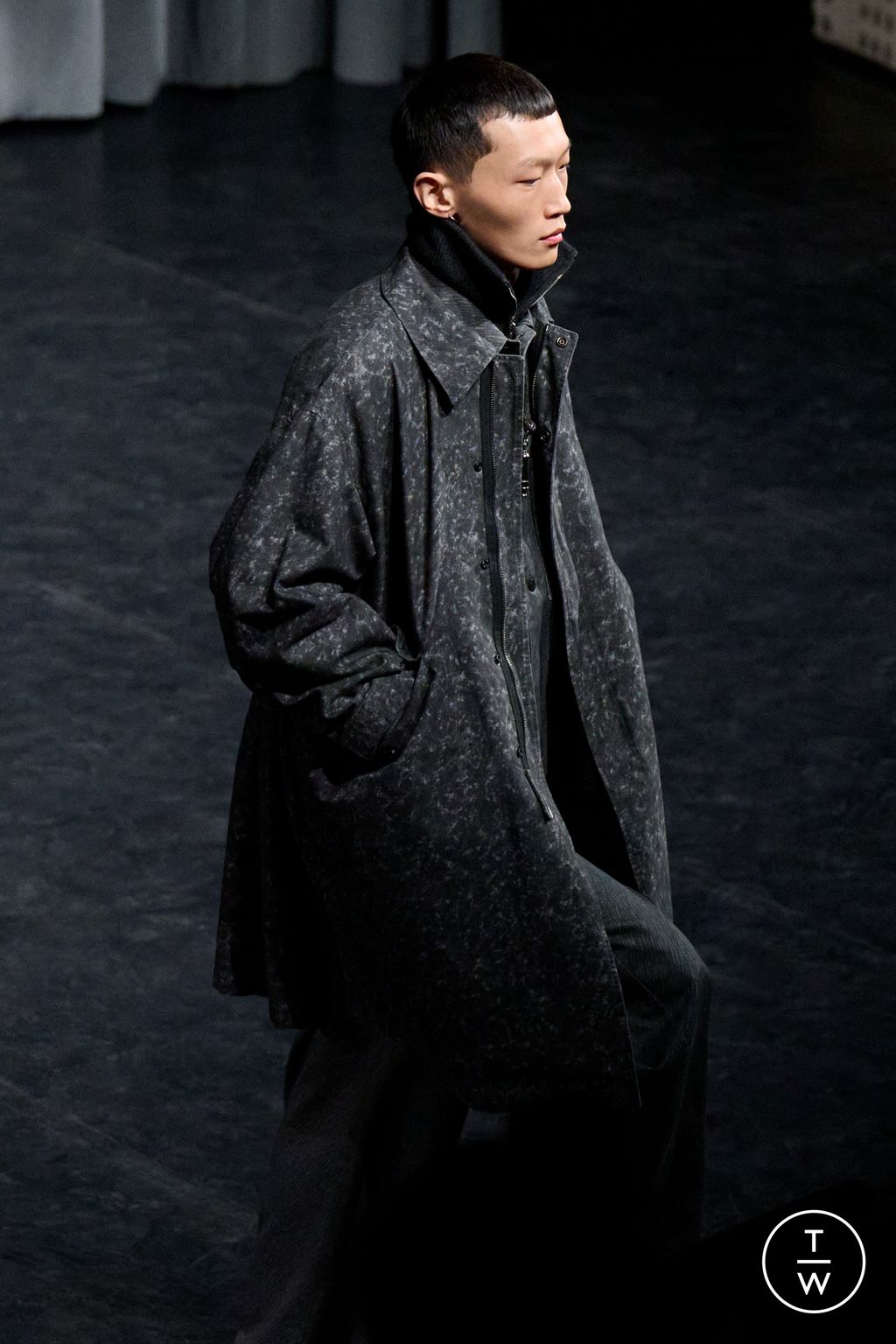 Fashion Week Paris Fall/Winter 2026 look 35 from the Lemaire collection menswear
