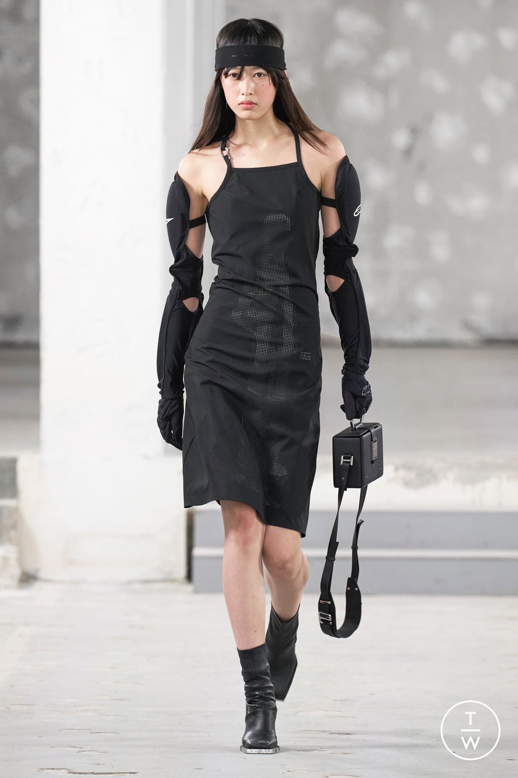Fashion Week Paris Spring/Summer 2023 look 36 from the Heliot Emil collection womenswear