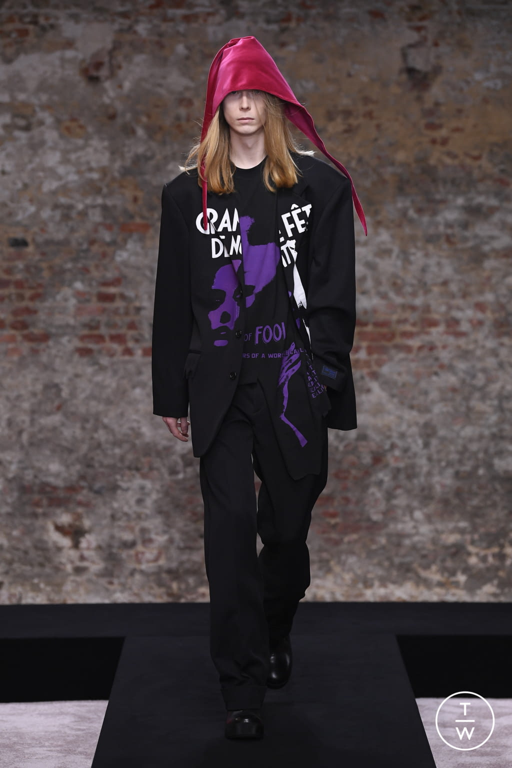 Fashion Week London Fall/Winter 2022 look 36 from the Raf Simons collection womenswear