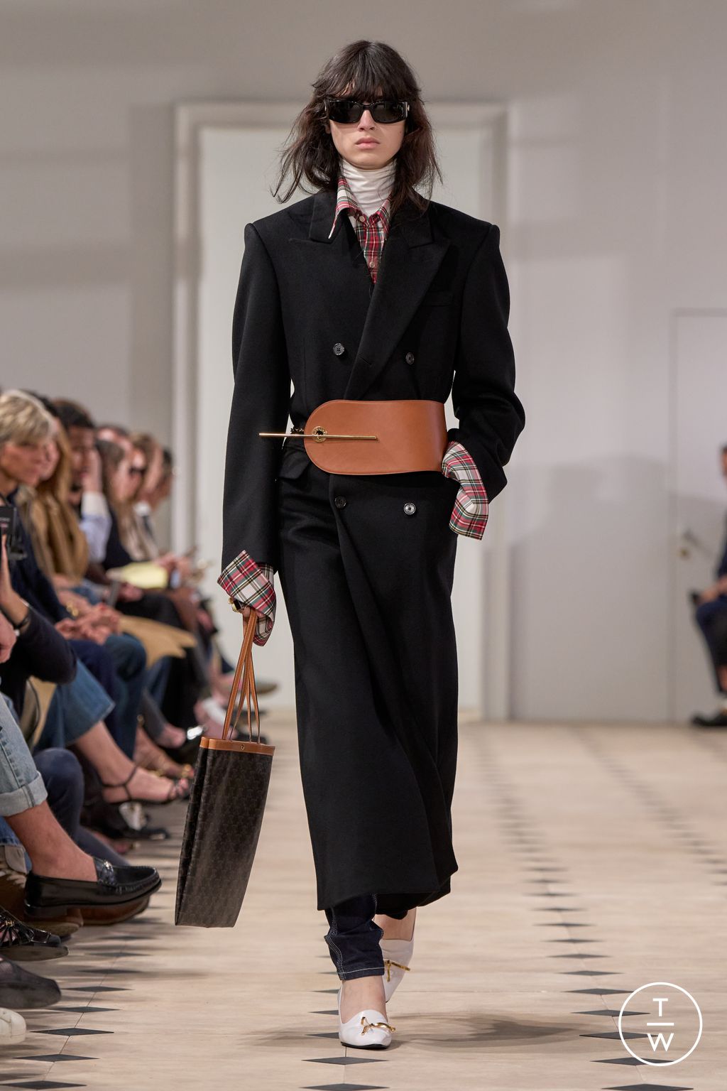 Fashion Week Paris Spring/Summer 2026 look 37 from the Celine collection menswear