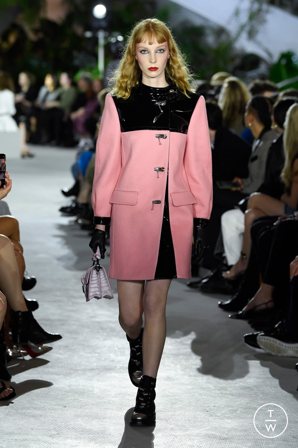 Fashion Week Paris Resort 2020 look 37 from the Louis Vuitton collection 女装
