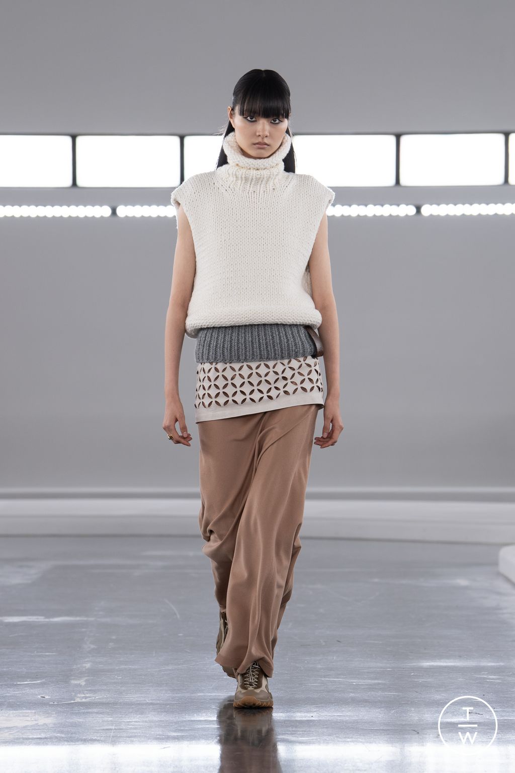 Fashion Week Paris Pre-Fall 2024 look 37 from the Louis Vuitton collection 女装