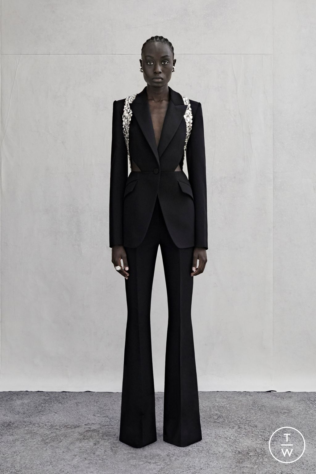 Fashion Week London Resort 2023 look 38 from the Alexander McQueen collection womenswear