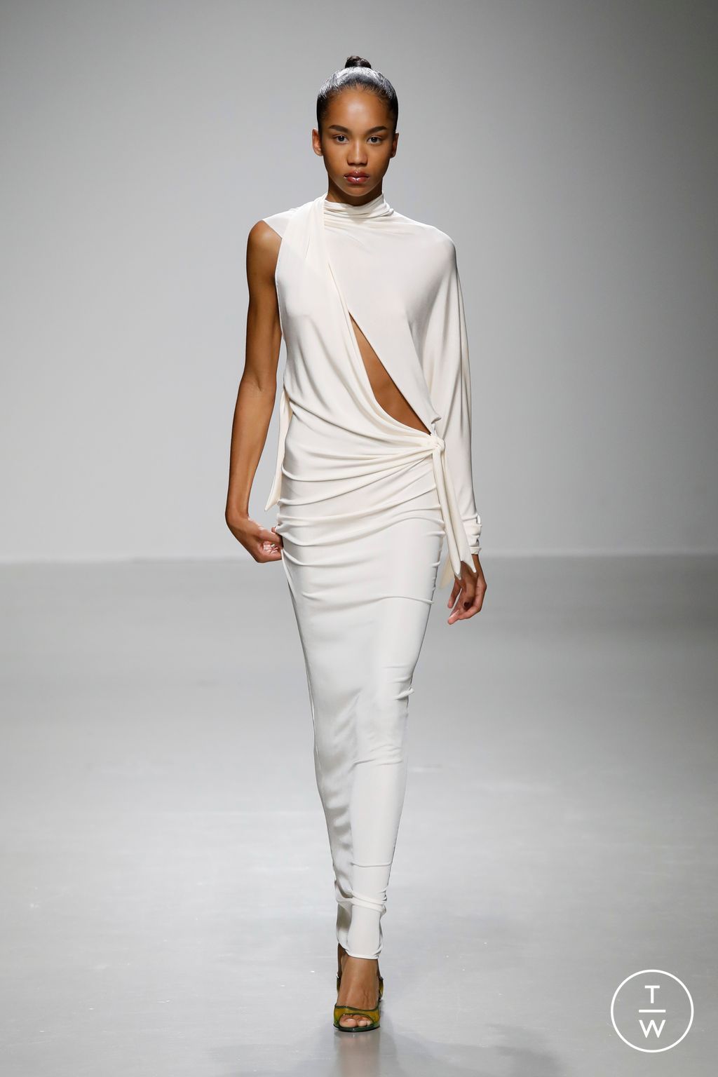 Fashion Week Paris Spring/Summer 2024 look 38 from the Atlein collection womenswear