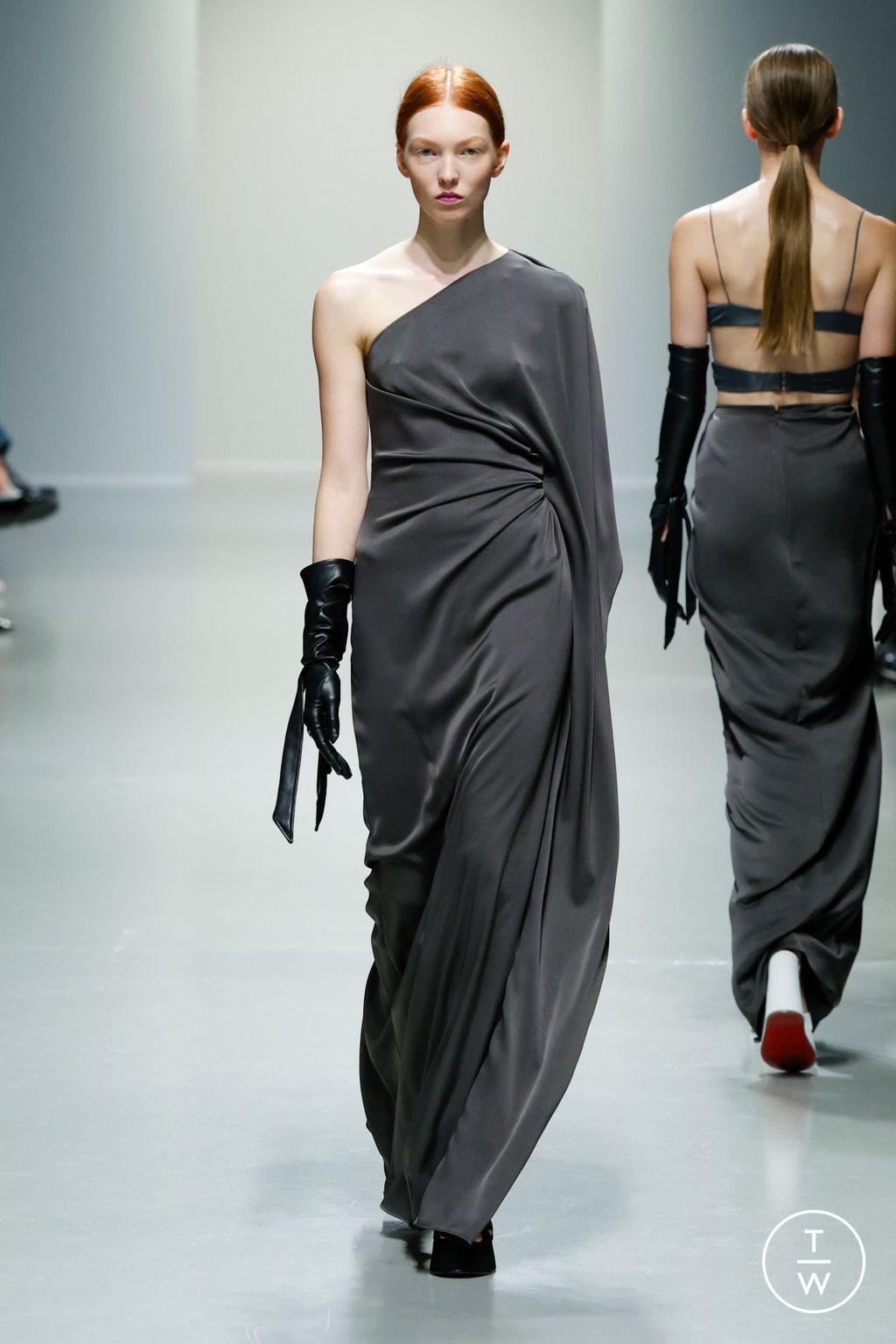 Fashion Week Paris Spring-Summer 2025 look 38 from the Atlein collection womenswear