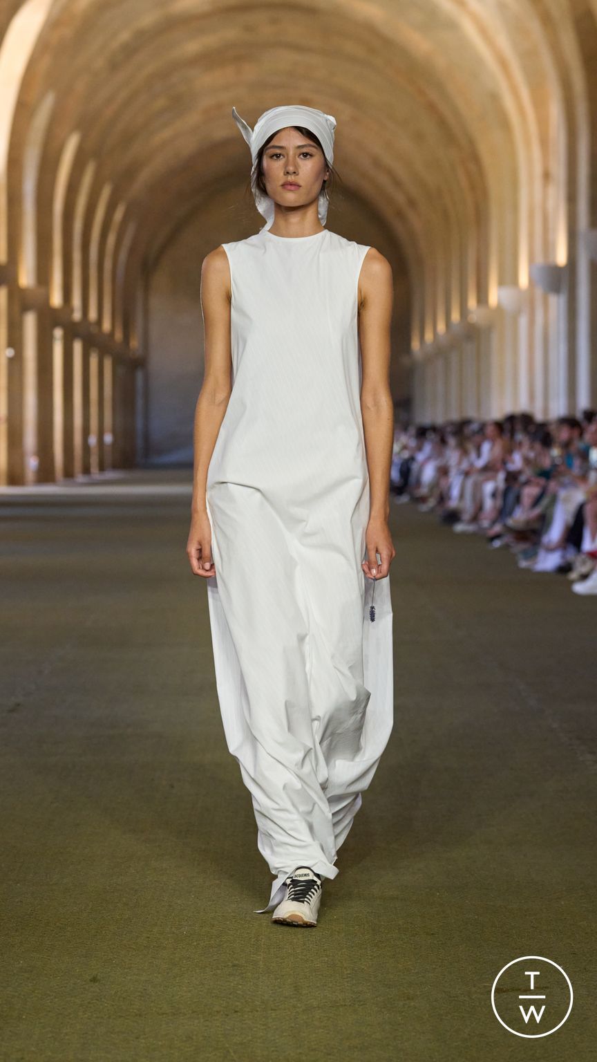 Fashion Week Paris Spring/Summer 2026 look 39 from the Jacquemus collection menswear