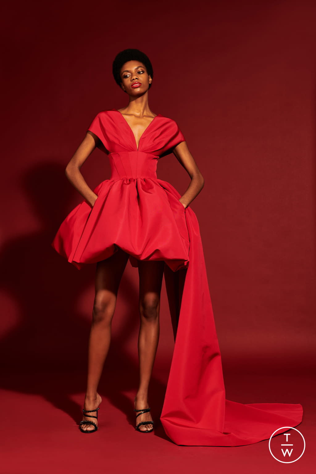 Fashion Week New York Pre-Fall 2022 look 39 from the Christian Siriano collection 女装
