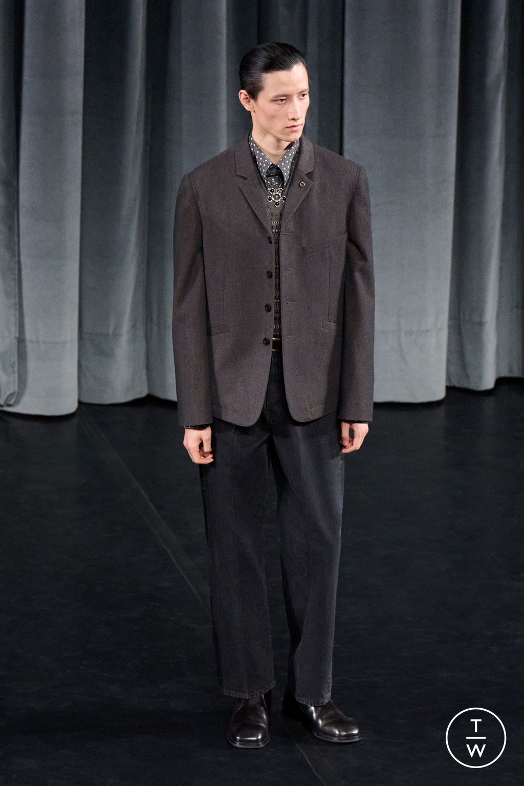Fashion Week Paris Fall/Winter 2026 look 39 from the Lemaire collection menswear