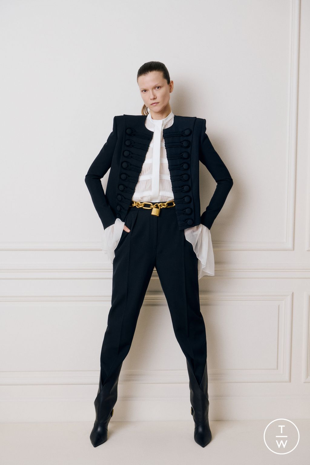 Fashion Week Paris Pre-Fall 2025 look 35 from the Balmain collection womenswear