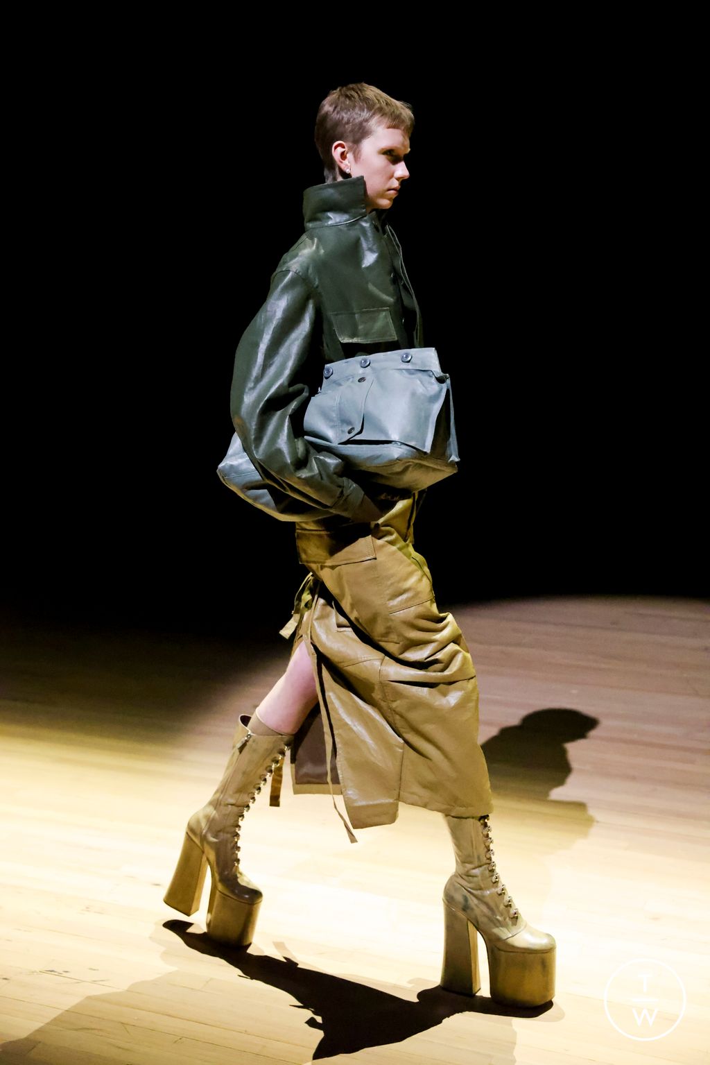 Fashion Week New York Spring/Summer 2023 look 4 from the Marc Jacobs collection 女装