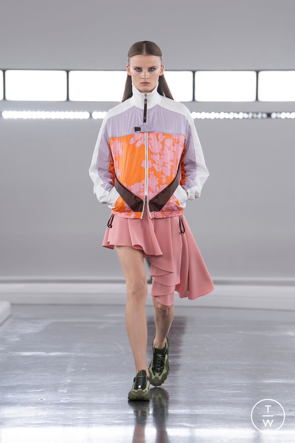Fashion Week Paris Pre-Fall 2024 look 40 from the Louis Vuitton collection 女装