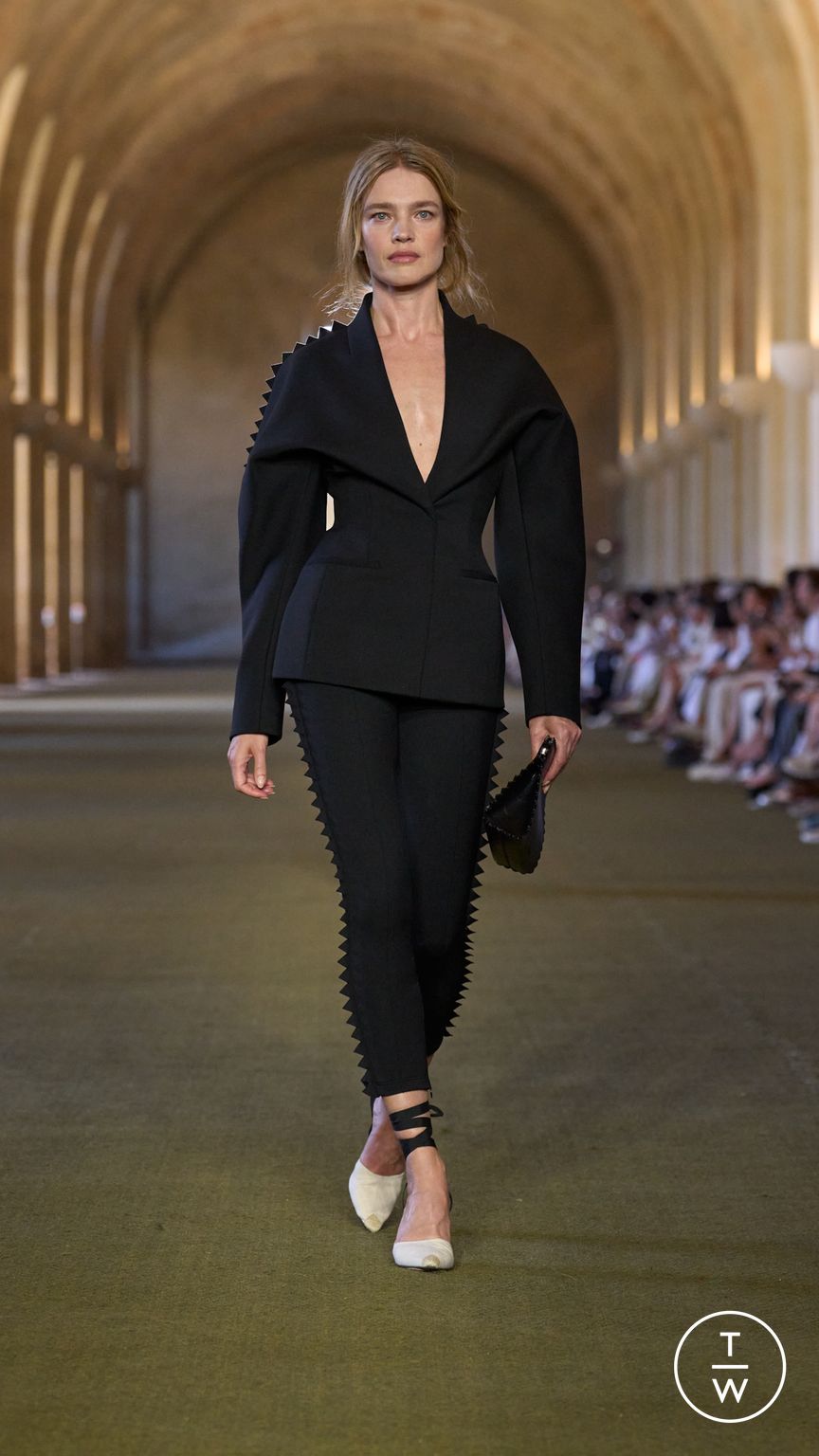 Fashion Week Paris Spring/Summer 2026 look 40 from the Jacquemus collection menswear