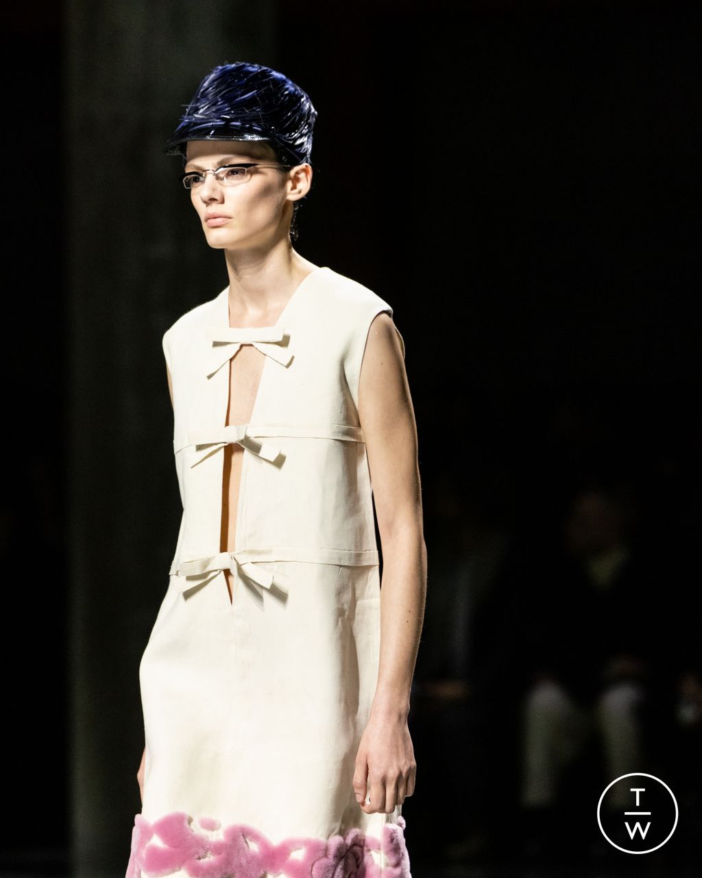 Fashion Week Milan Fall/Winter 2024 look 45 de la collection Prada womenswear accessories