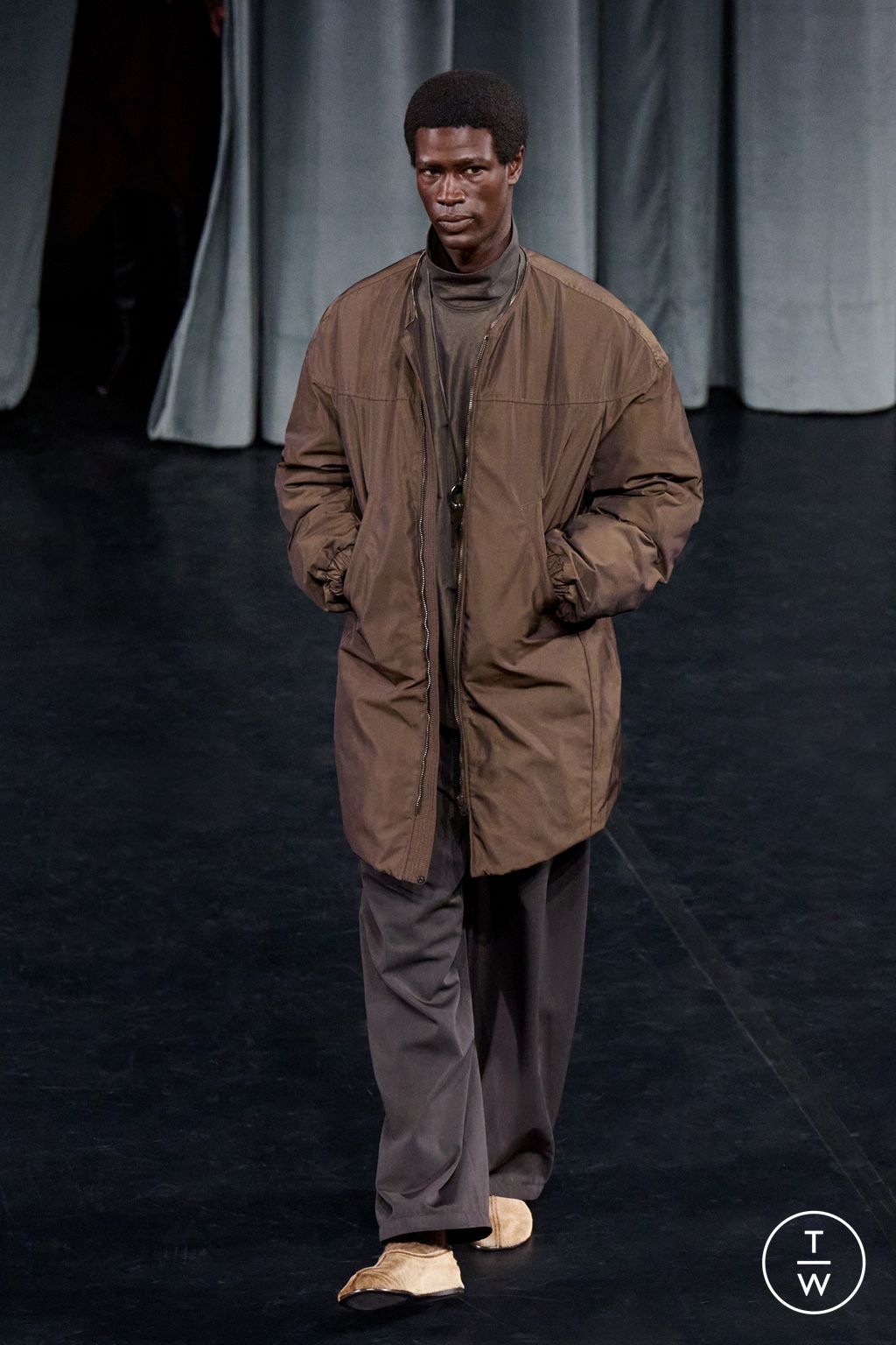 Fashion Week Paris Fall/Winter 2026 look 41 from the Lemaire collection menswear