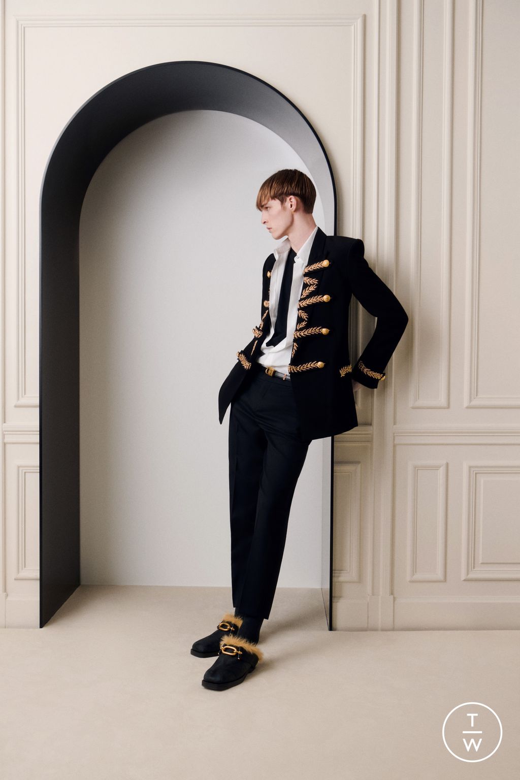 Fashion Week Paris Pre-Fall 2025 look 41 de la collection Balmain menswear