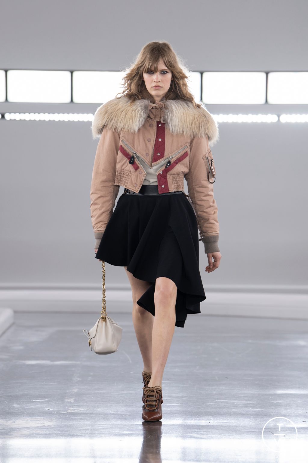 Fashion Week Paris Pre-Fall 2024 look 42 from the Louis Vuitton collection 女装