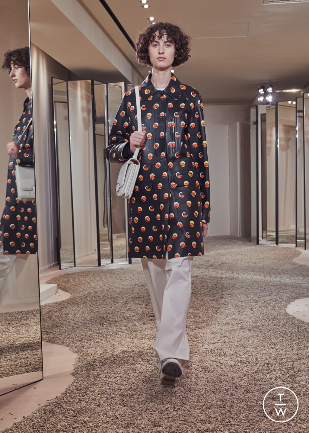 Fashion Week Paris Resort 2018 look 42 from the Hermès collection 女装