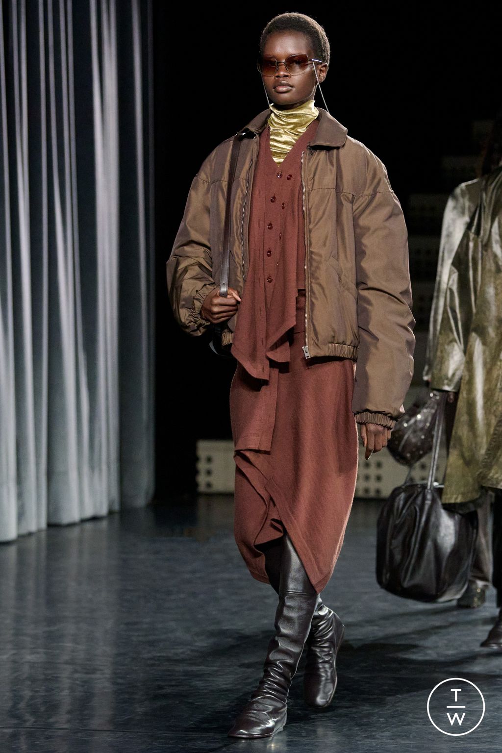 Fashion Week Paris Fall/Winter 2026 look 42 from the Lemaire collection menswear