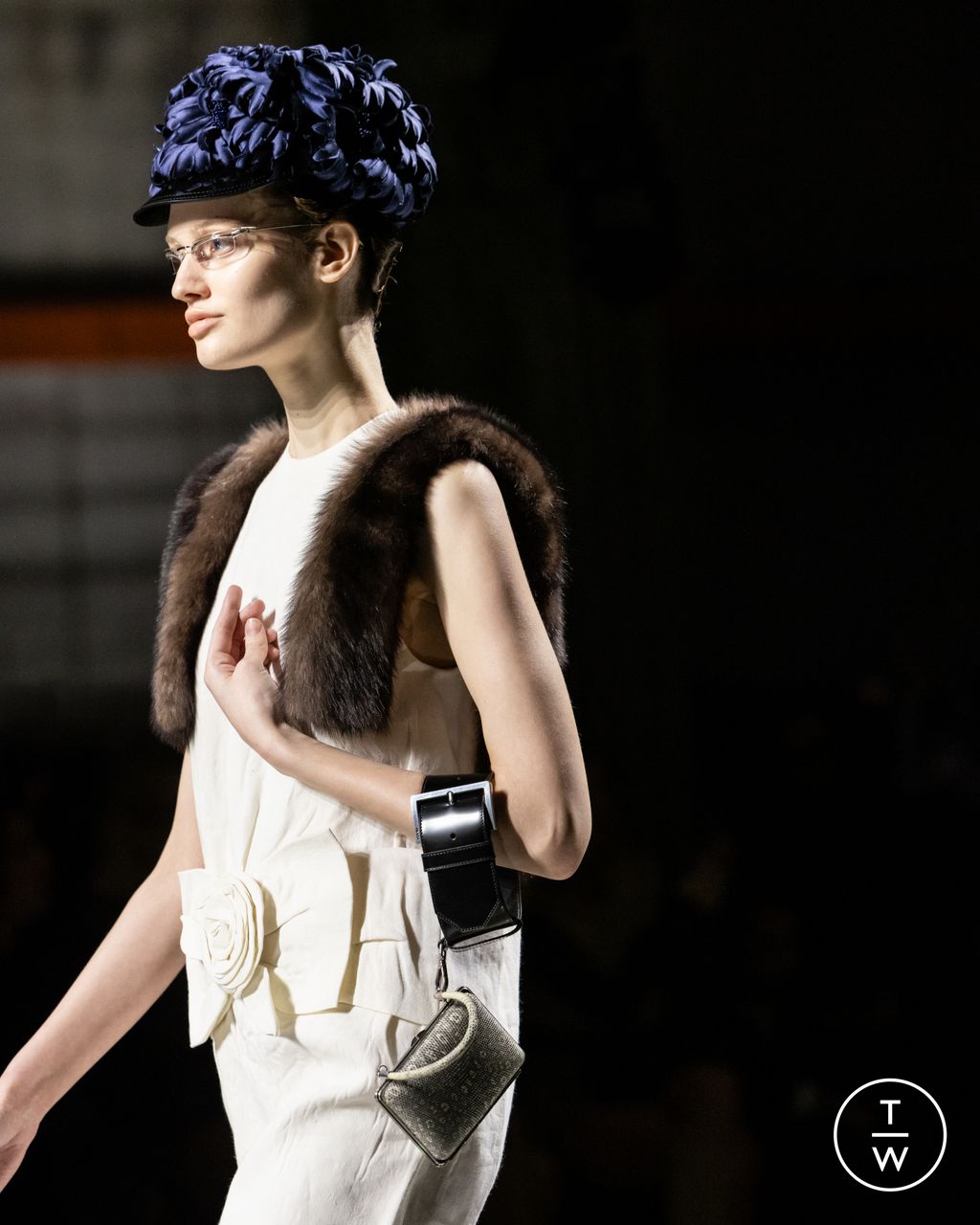 Fashion Week Milan Fall/Winter 2024 look 53 de la collection Prada womenswear accessories