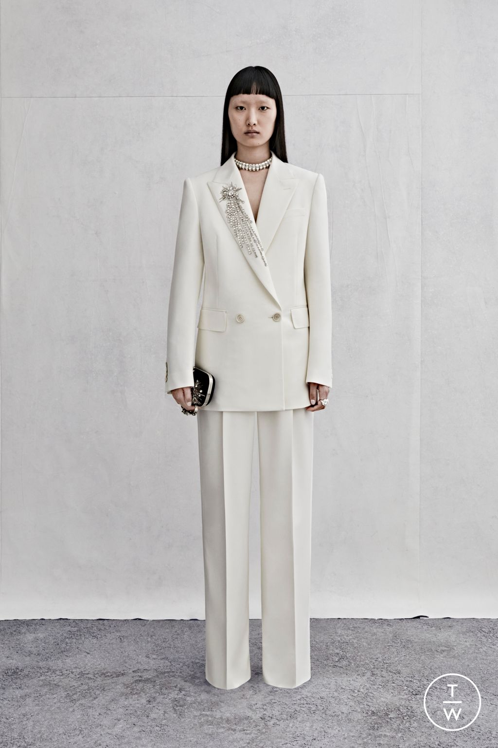 Fashion Week London Resort 2023 look 43 from the Alexander McQueen collection womenswear