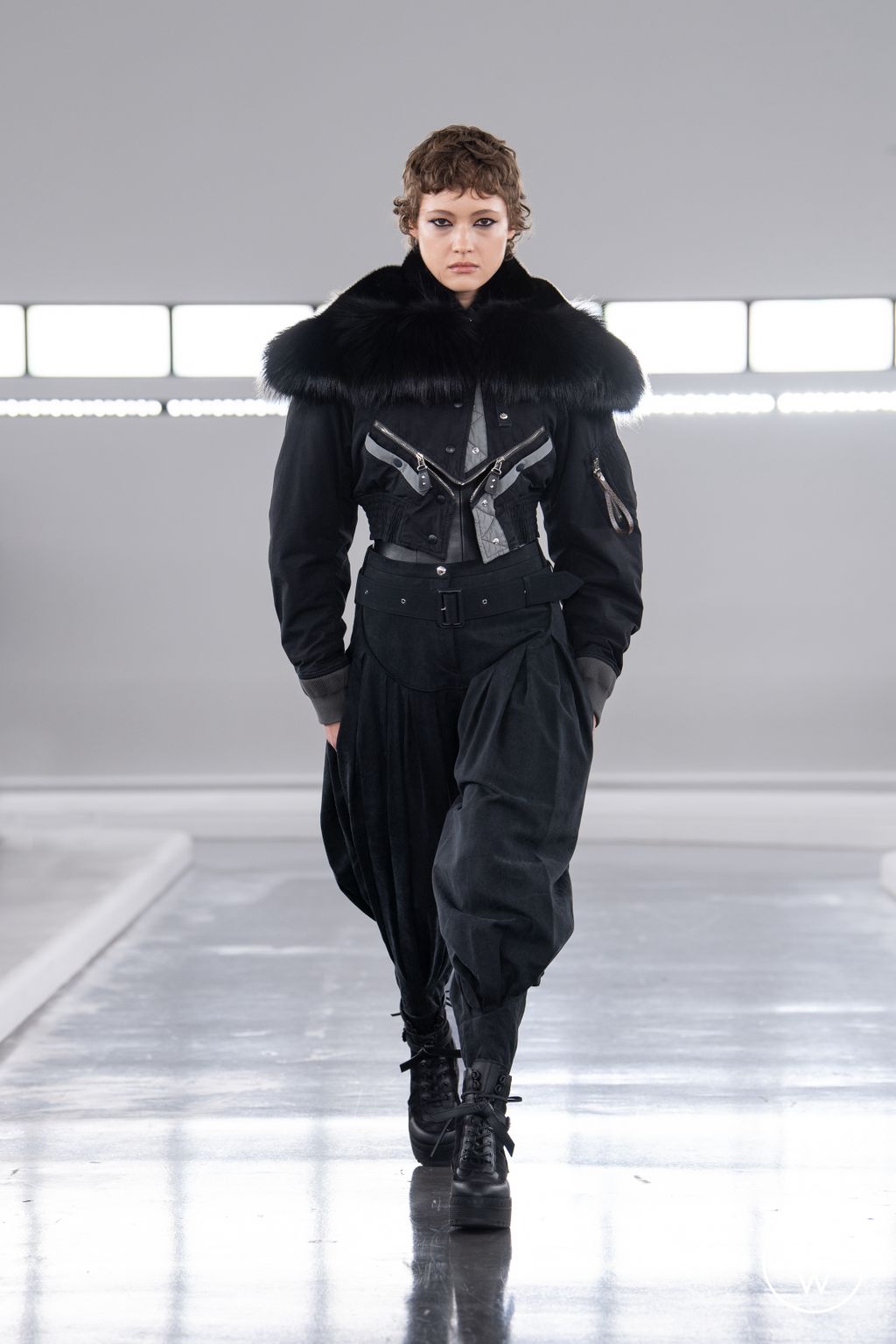Fashion Week Paris Pre-Fall 2024 look 45 from the Louis Vuitton collection womenswear