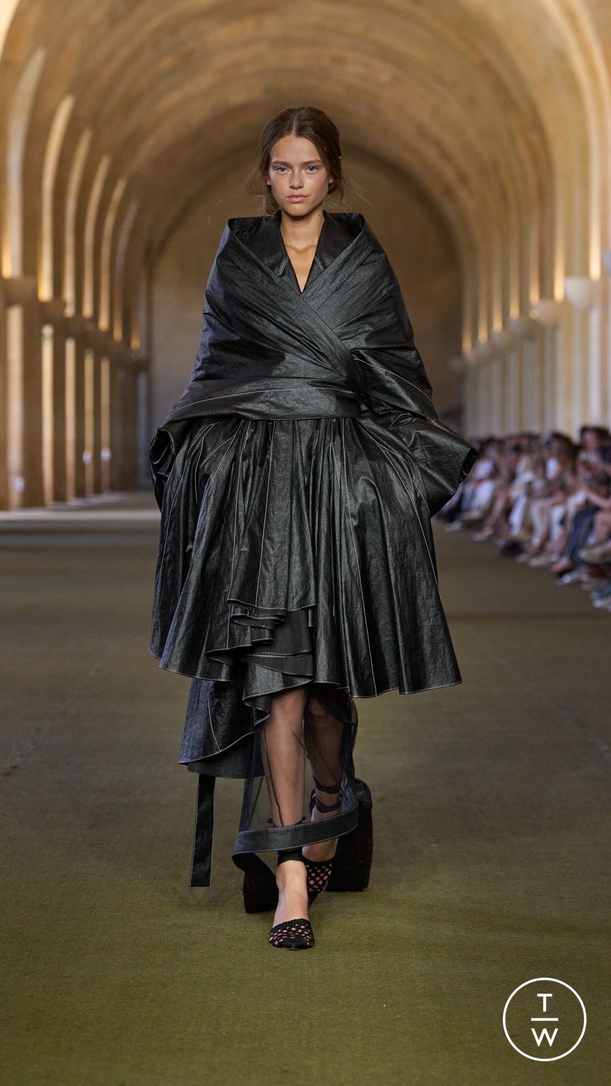 Fashion Week Paris Spring/Summer 2026 look 46 from the Jacquemus collection menswear