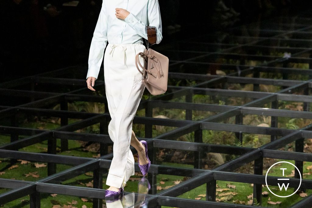Fashion Week Milan Fall/Winter 2024 look 15 from the Prada collection 女装配饰