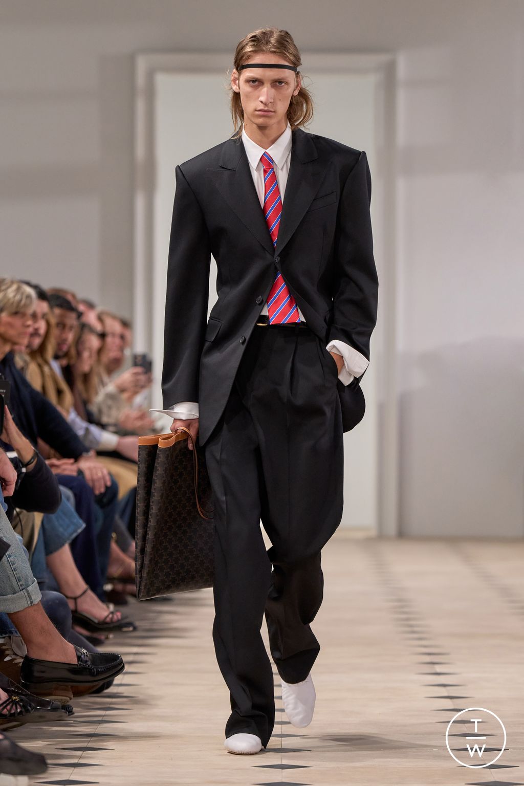Fashion Week Paris Spring/Summer 2026 look 47 from the Celine collection menswear
