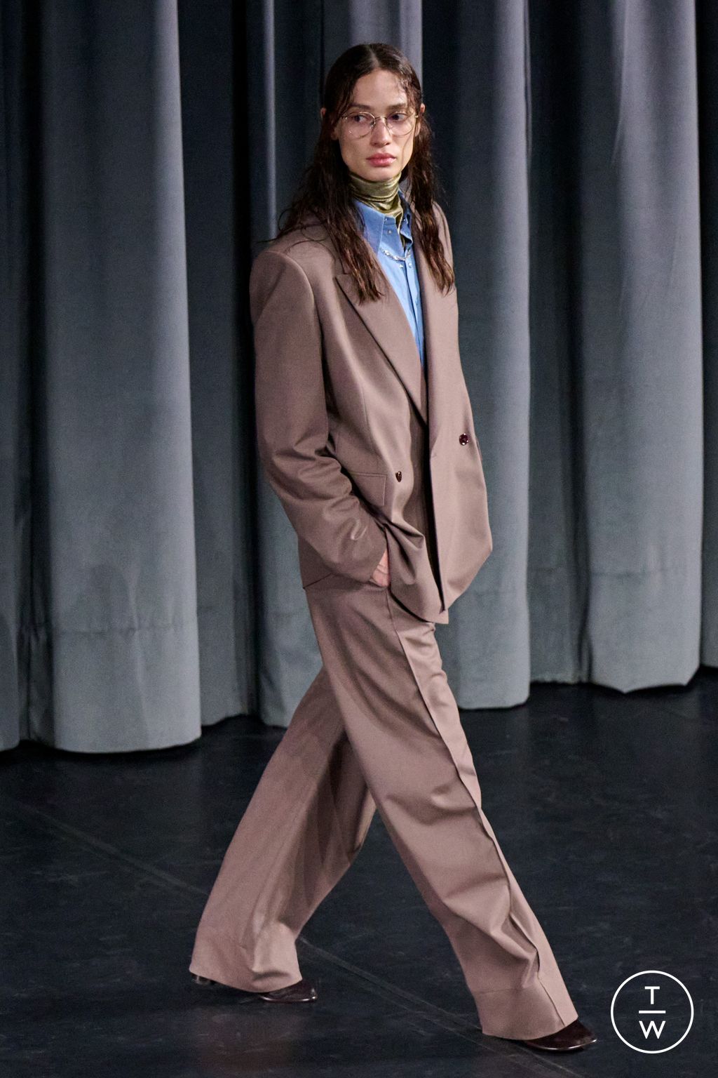 Fashion Week Paris Fall/Winter 2026 look 47 from the Lemaire collection menswear