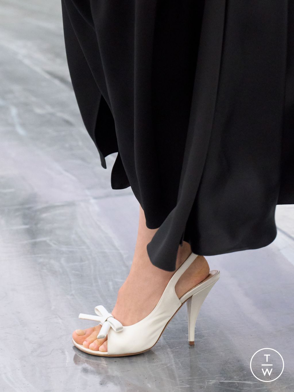 Fashion Week Paris Spring/Summer 2026 look 48 from the Dior collection womenswear accessories